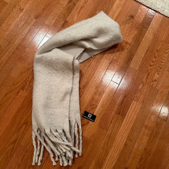 Large Polyester Off White Beige Scarf - Picture 2 of 6